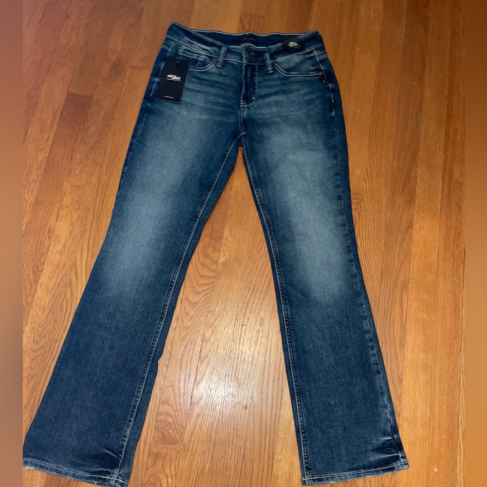 NWT Silver Suki Slim Boot Cut - sz 26/31
